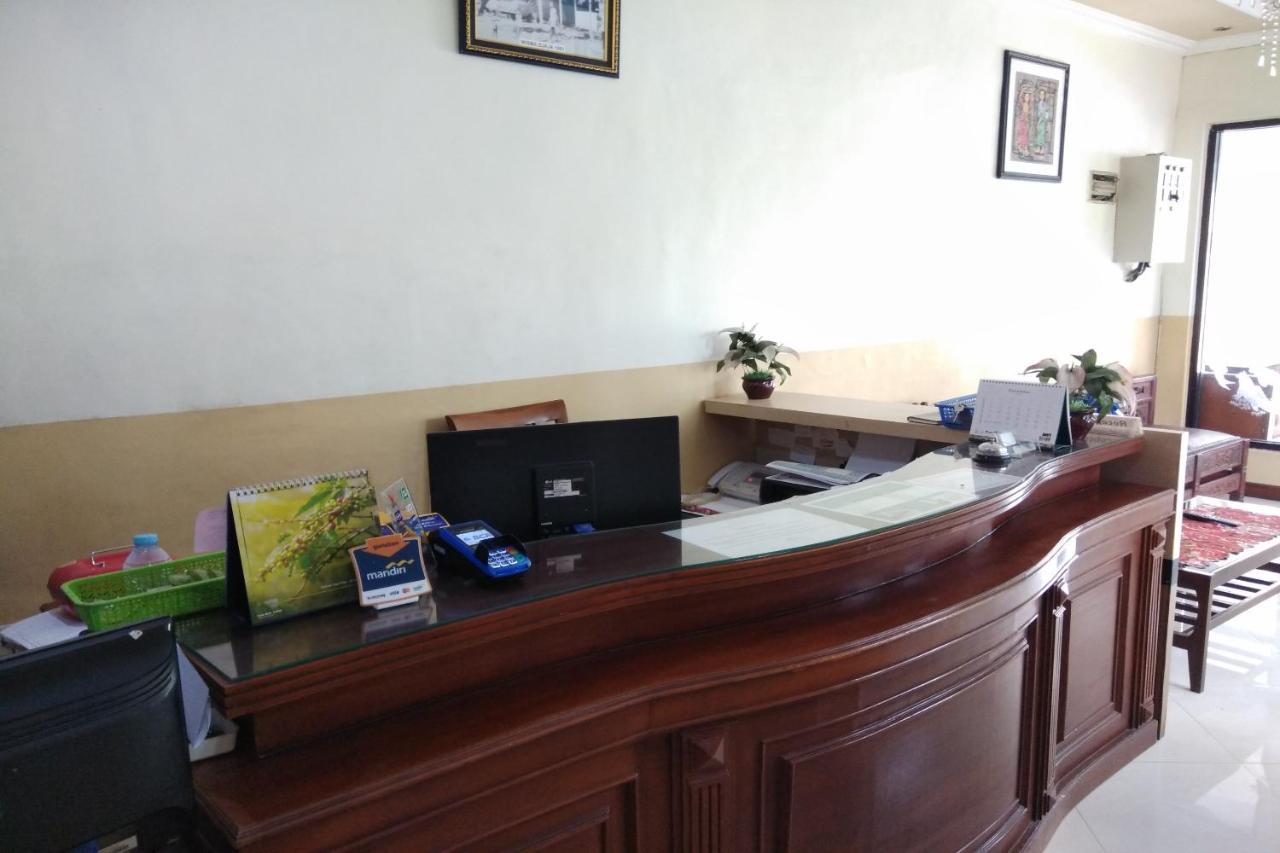 Oyo 2671 Wisma Djaja Syariah Bojonegoro Exterior foto