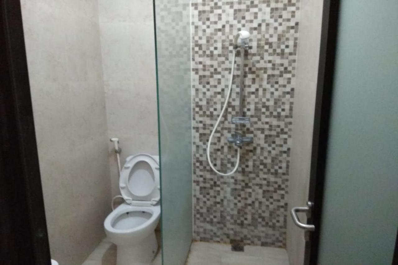 Oyo 2671 Wisma Djaja Syariah Bojonegoro Exterior foto